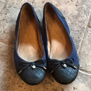 G.H. Bass Navy/Black Ballet Flats